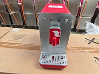 Koffiemachine smeg bcc01rdmeu - afbeelding 2 van  4