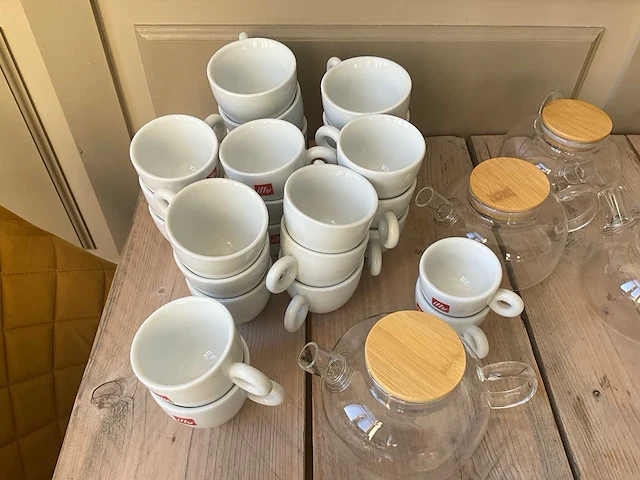 Koffietassen, theekannen en koffiepers - afbeelding 4 van  8