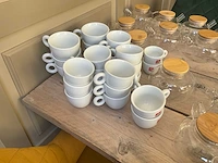Koffietassen, theekannen en koffiepers - afbeelding 5 van  8