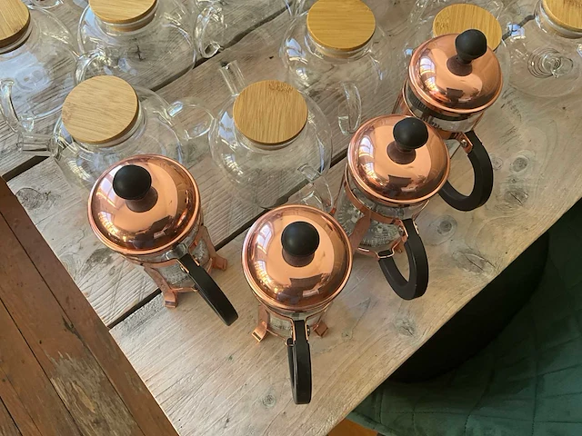 Koffietassen, theekannen en koffiepers - afbeelding 8 van  8