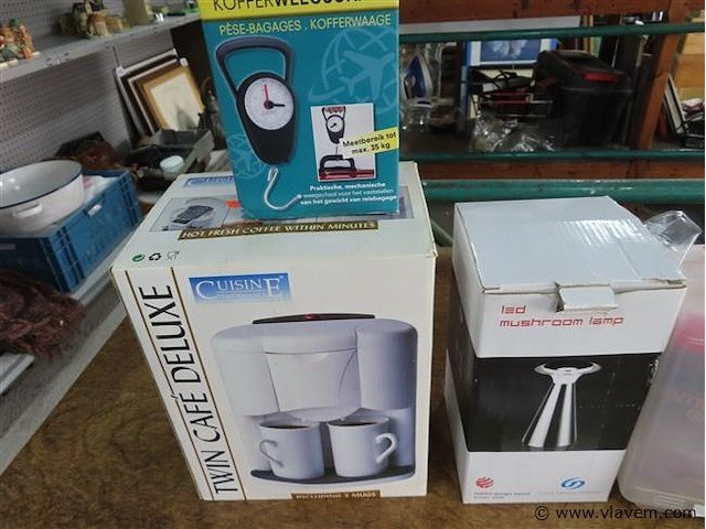 Koffiezet, kofferweegschaal enz… - afbeelding 3 van  3