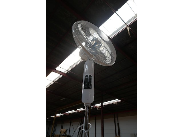 Koffiezetapparaat + statiefventilator - afbeelding 3 van  4