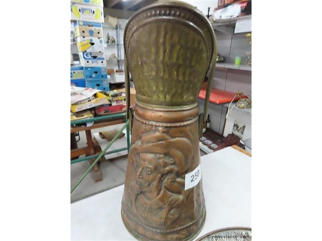 Kolenkit en koperen bord - afbeelding 3 van  3