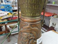 Kolenkit en koperen bord - afbeelding 3 van  3