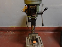 Kolomboormachine ferm
