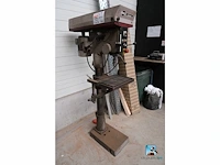 Kolomboormachine met accessoires