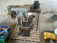 Kolomboormachine, slijpsteen en aanbeeld kolomboormachine - afbeelding 1 van  7