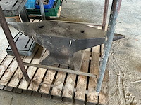 Kolomboormachine, slijpsteen en aanbeeld kolomboormachine - afbeelding 5 van  7