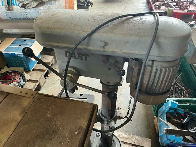 Kolomboormachine, slijpsteen en aanbeeld kolomboormachine - afbeelding 6 van  7