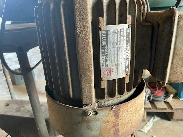 Kolomboormachine, slijpsteen en aanbeeld kolomboormachine - afbeelding 7 van  7