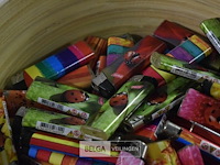 Kom met ±100 aanstekers - afbeelding 2 van  3