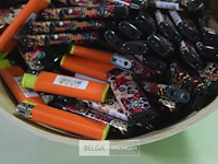 Kom met ±100 aanstekers - afbeelding 3 van  3