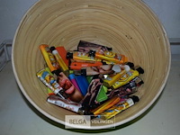 Kom met ± 60 div. aanstekers - afbeelding 1 van  3