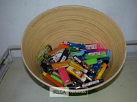 Kom met ± 60 div. aanstekers - afbeelding 1 van  2