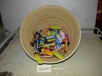 Kom met ± 60 div. aanstekers - afbeelding 1 van  3