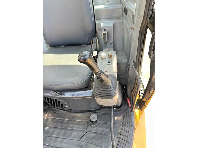 Komatsu - 2010 - pc40mr-2 - minigraafmachine - afbeelding 27 van  35