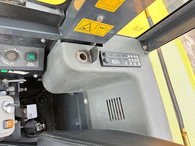 Komatsu - 2015 - pc56-7 - midigraafmachine - afbeelding 26 van  39