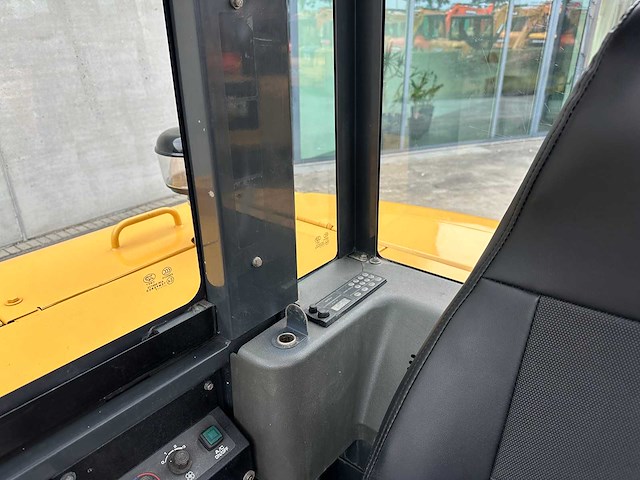 Komatsu - 2017 - pc56-7 - midigraafmachine - afbeelding 32 van  39