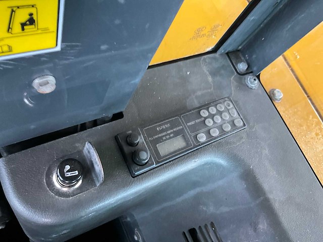 Komatsu - pc56-7 - midi-excavator - 2020 - afbeelding 10 van  31