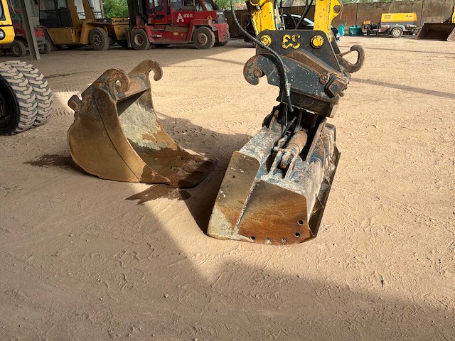 Komatsu - pw 148-10 - wheeled excavator - 2014 - afbeelding 2 van  24