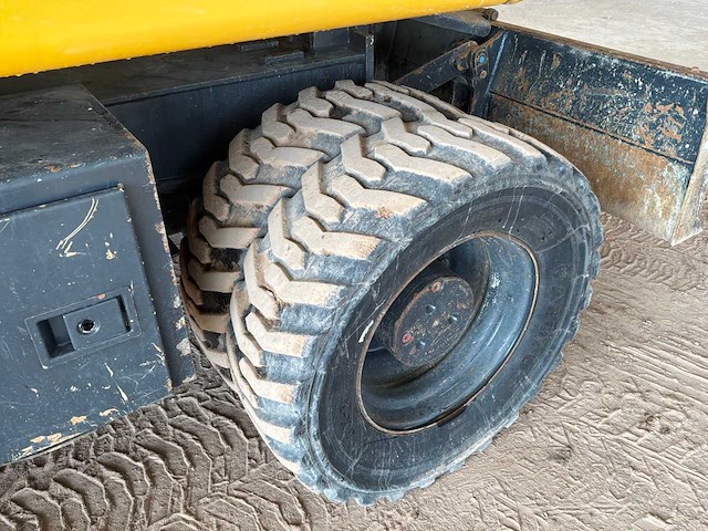 Komatsu - pw 148-10 - wheeled excavator - 2014 - afbeelding 8 van  24