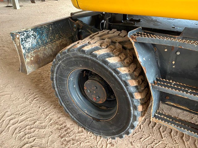 Komatsu - pw 148-10 - wheeled excavator - 2014 - afbeelding 10 van  24