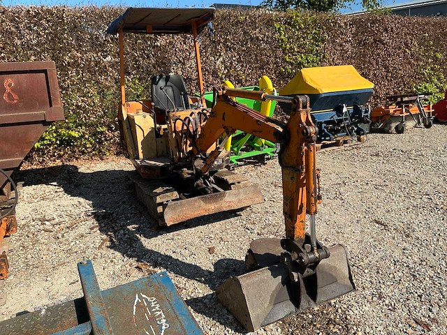 Komatsu minigraafmachine - afbeelding 1 van  10