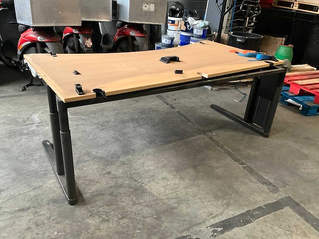Konig + neurath metra bureel/bureautafel - afbeelding 1 van  6