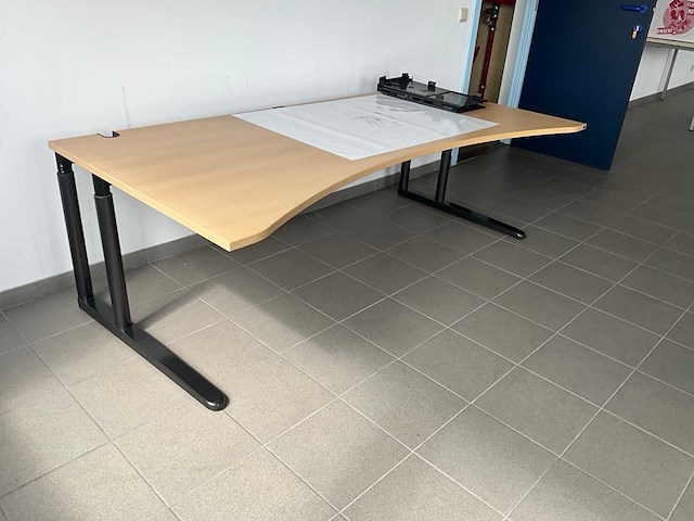 Konig + neurath metra bureel/bureautafel - afbeelding 2 van  8