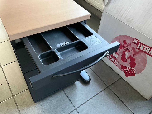 Konig+neurath bureau en toebehoren - afbeelding 3 van  20