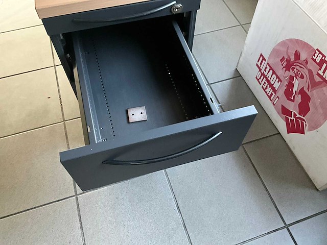 Konig+neurath bureau en toebehoren - afbeelding 6 van  20