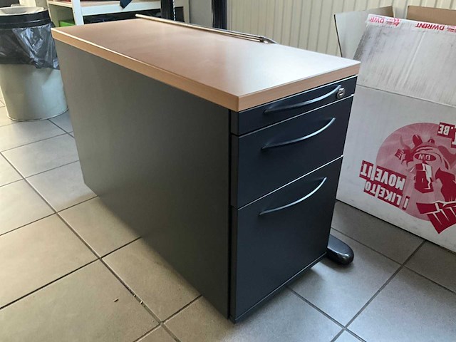 Konig+neurath bureau en toebehoren - afbeelding 25 van  25