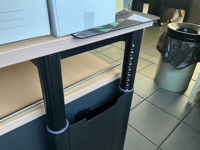 Konig+neurath bureau en toebehoren - afbeelding 9 van  25