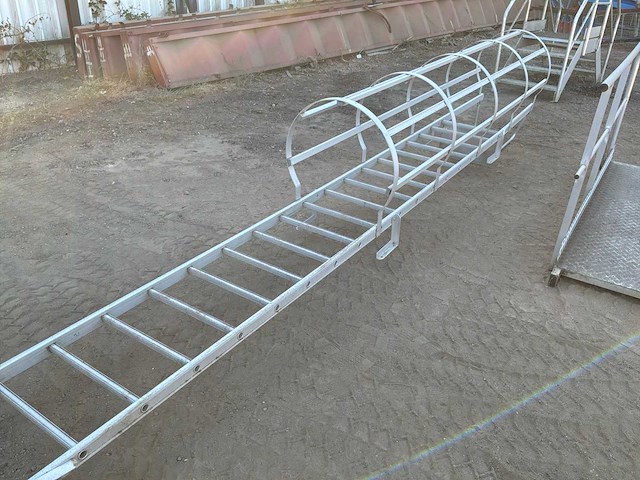 Kooiladder met bordes - afbeelding 2 van  8
