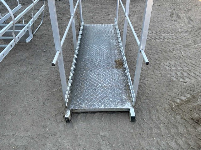 Kooiladder met bordes - afbeelding 8 van  8