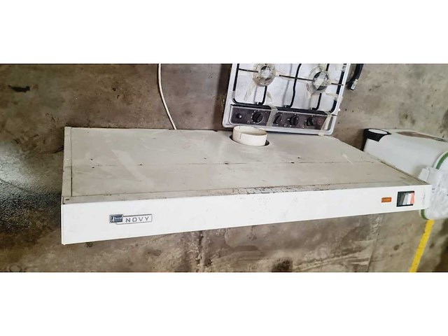 Kookplaat, afzuigkap en vuilnisbak - afbeelding 3 van  6