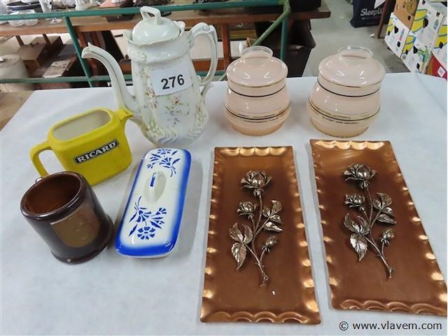 Koperen bloemen, ricard, koffiepot enz…. - afbeelding 1 van  3