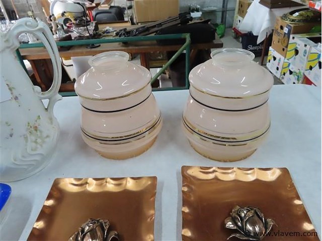 Koperen bloemen, ricard, koffiepot enz…. - afbeelding 2 van  3