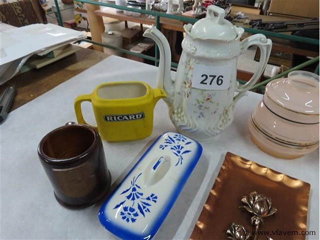 Koperen bloemen, ricard, koffiepot enz…. - afbeelding 3 van  3