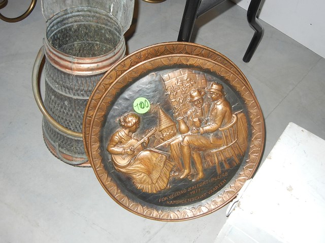 Koperen kolenopbergkan & 2 koperen borden - afbeelding 1 van  1