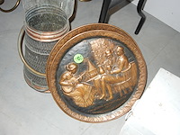 Koperen kolenopbergkan & 2 koperen borden - afbeelding 1 van  1