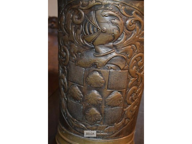 Koperen paraplubak met gehamerd relief - afbeelding 2 van  4