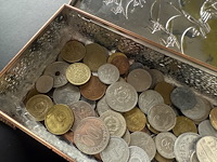 Koperen sierdoos diverse munten - afbeelding 2 van  4