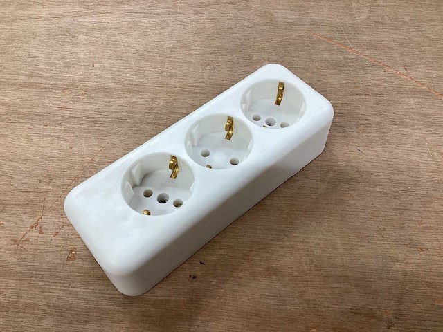 Kopp stekkerdoos 3 voudig (24x) - afbeelding 1 van  3