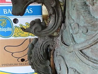 Koppel 19de eeuwse italiaanse bronzen tuinvazen - afbeelding 15 van  15