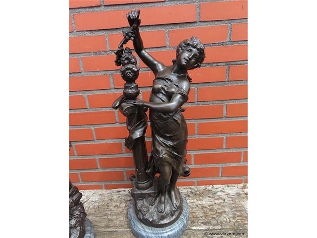 Koppel gespiegelde bronzen beelden - afbeelding 2 van  12