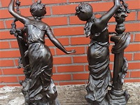 Koppel gespiegelde bronzen beelden - afbeelding 7 van  12