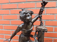 Koppel gespiegelde bronzen beelden - afbeelding 9 van  12