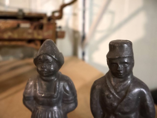 Koppel loden beeldjes - afbeelding 2 van  3