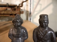 Koppel loden beeldjes - afbeelding 2 van  3